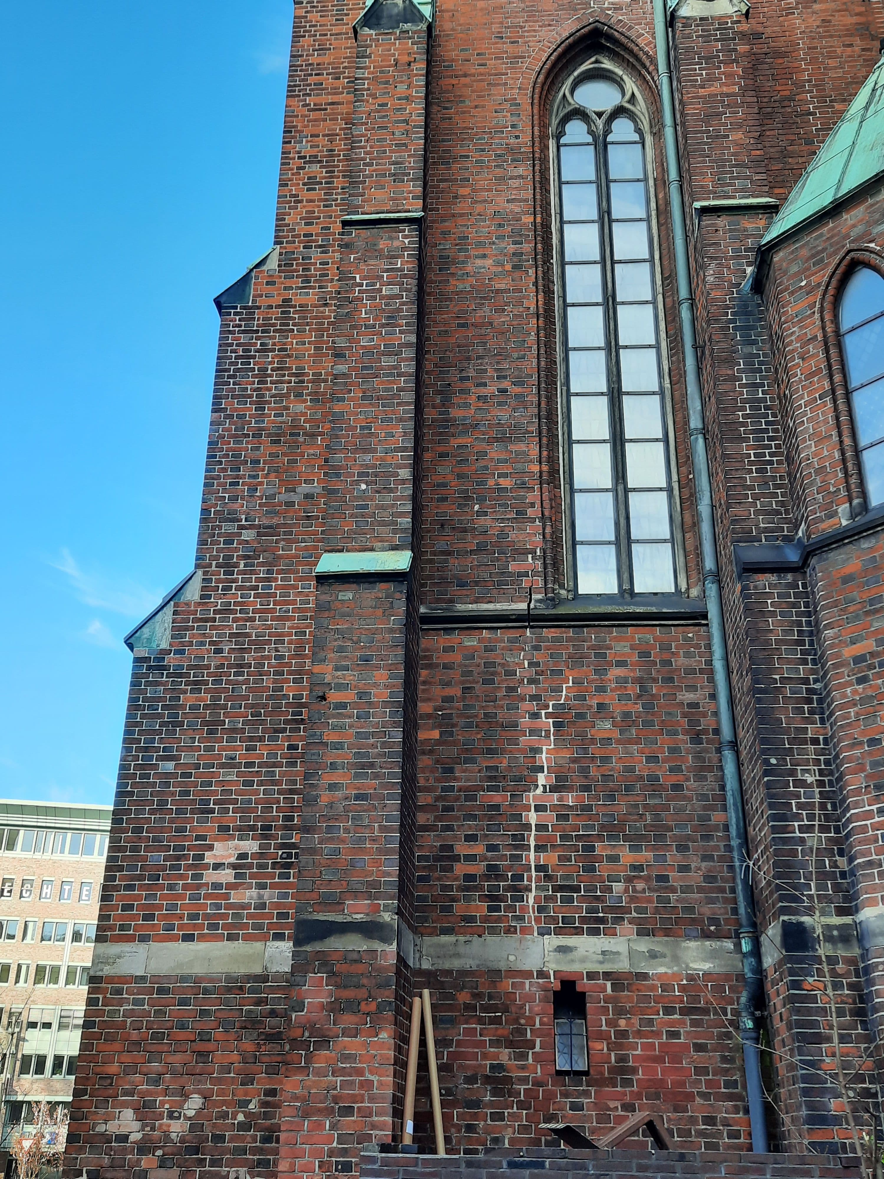 Risse im Mauerwerk1.jpg