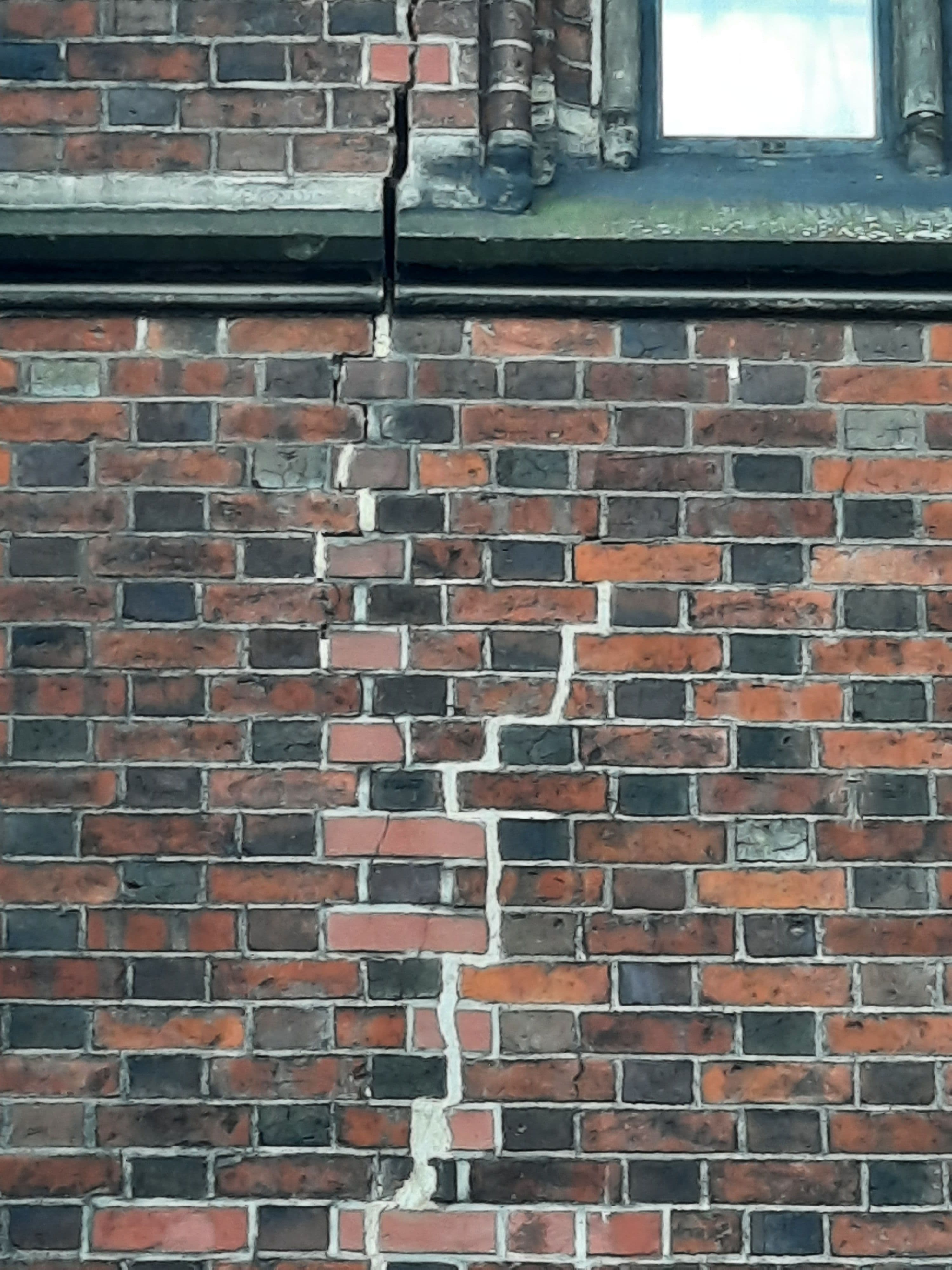 Risse im Mauerwerk2.jpg