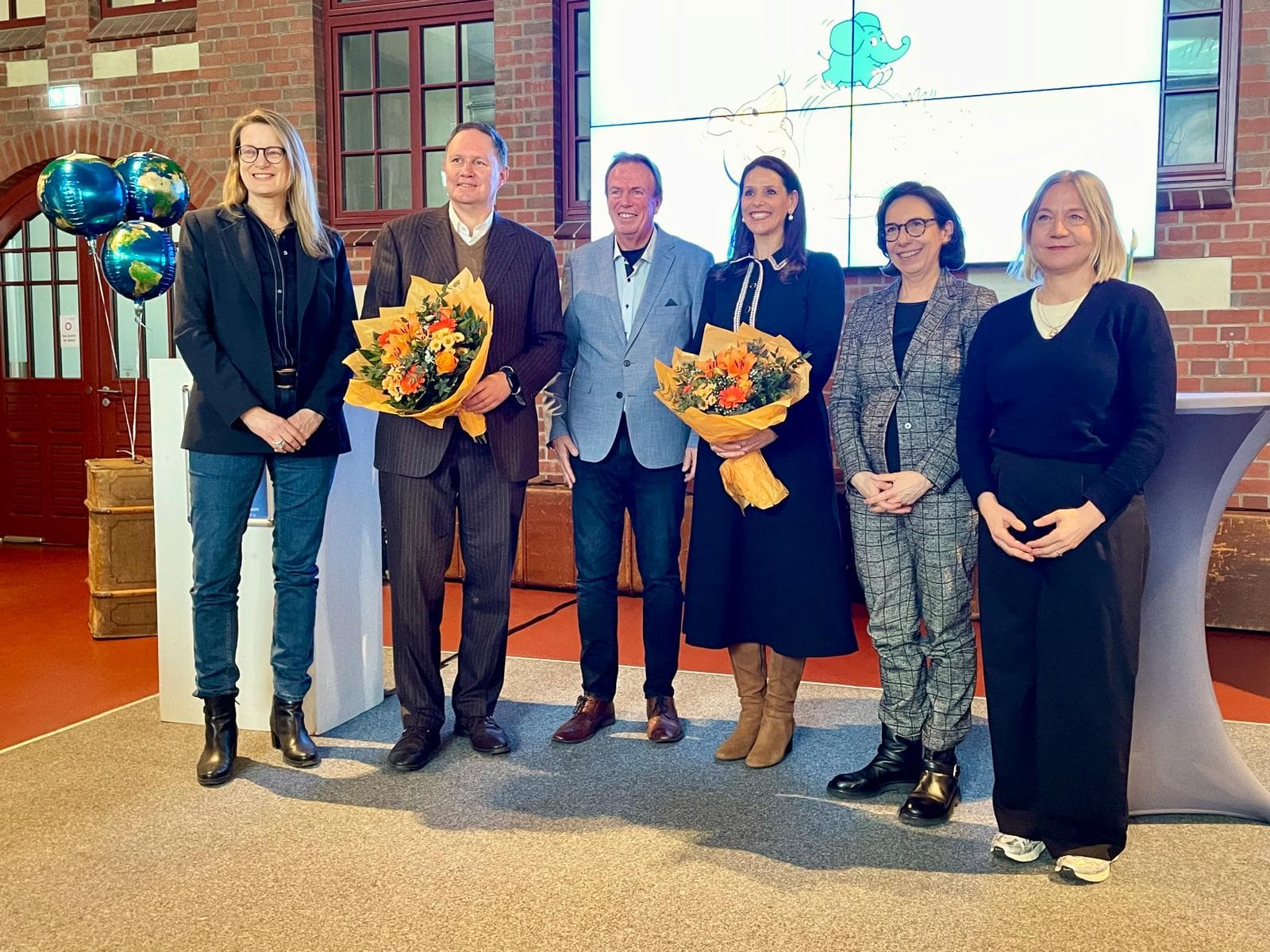 Frau Brunk, Senator Brosda, Herr Reimers, Dorit Otto, Mitarbeiterinnen WDR.jpeg