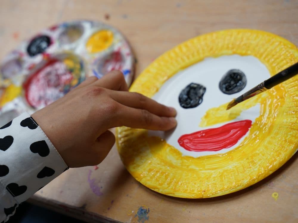 Lichtwarkschule bemalter Teller web.jpg